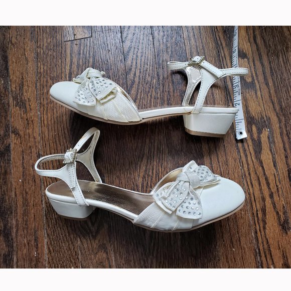 Kenneth Cole Reaction Girls' Dress Shoes (Ivory/Cream, US Youth 4.5, EU37) - Picture 3 of 6